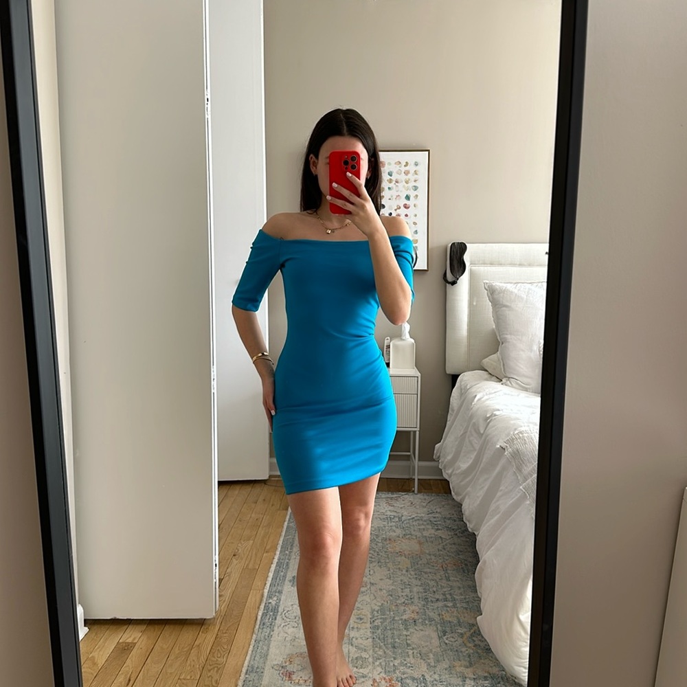 BLUE FITTED MINI DRESS // AMANDA UPRICHARD